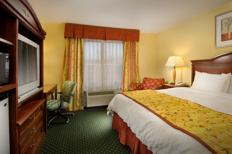 Fairfield & By Marriott Marshall